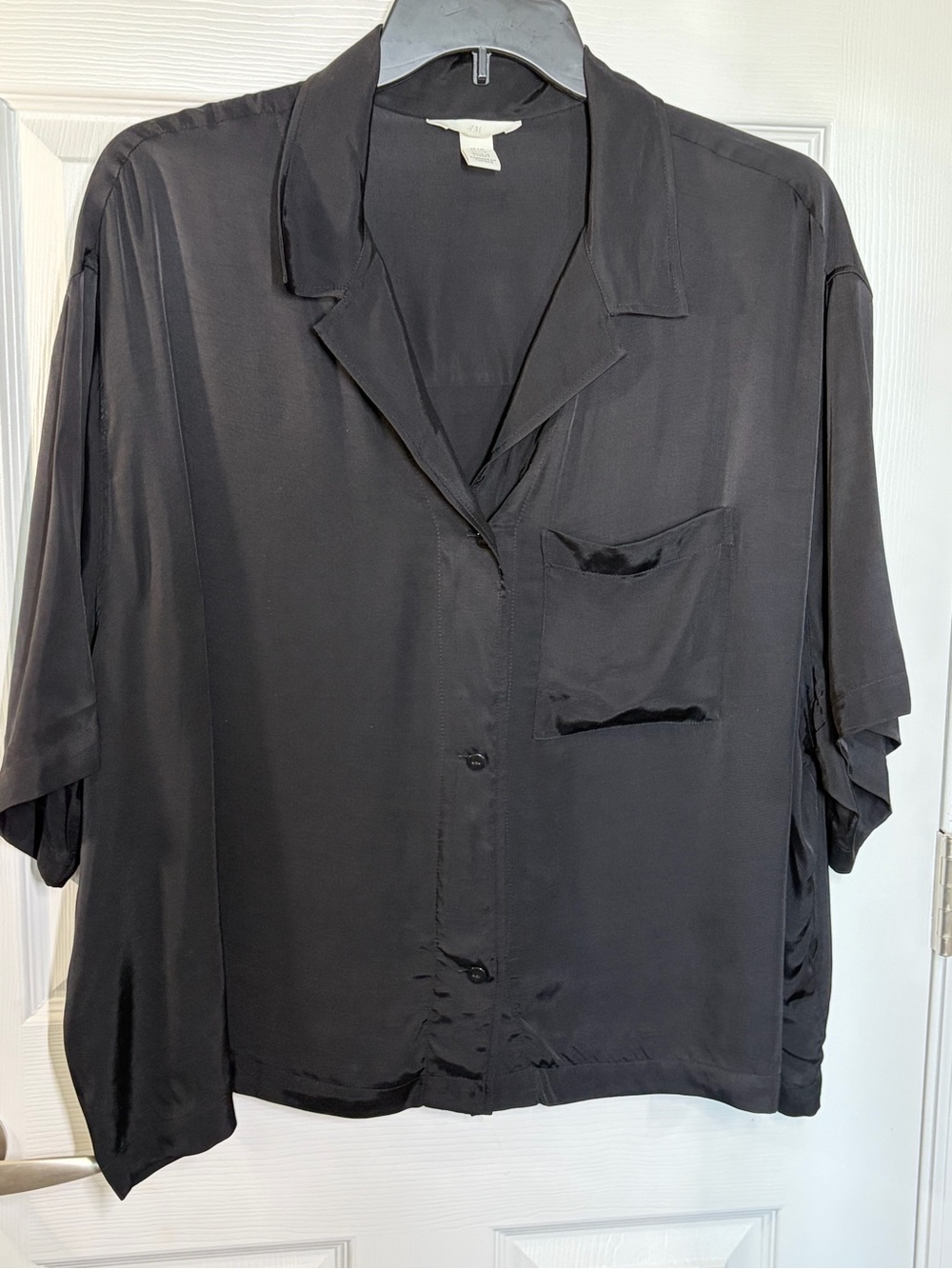 H&M Black Short-Sleeve Button-Down Camp Shirt